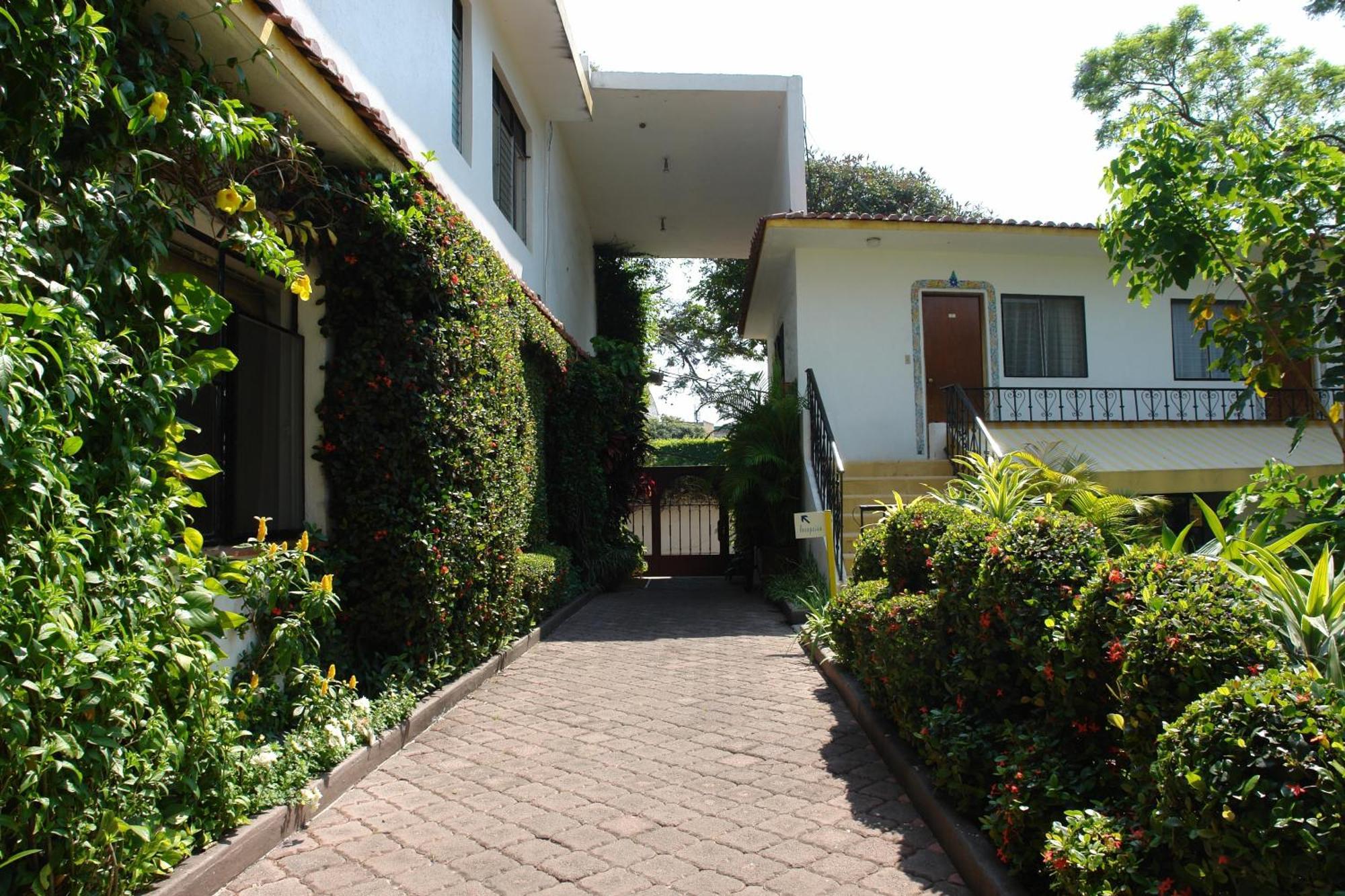 Hotel Posada Quinta Las Flores Cuernavaca Exterior foto